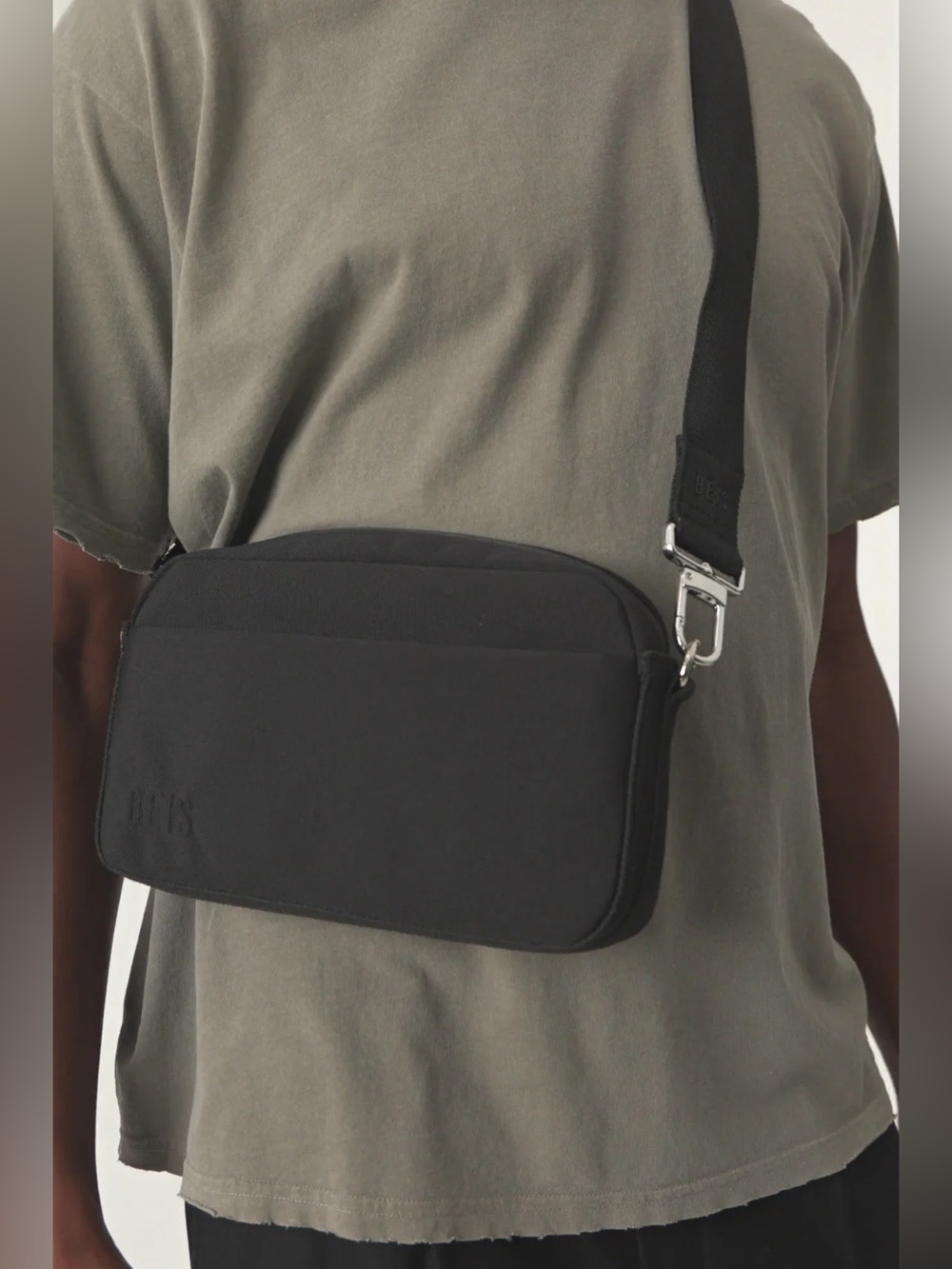 BEIS Travel Crossbody Shoulder Bag for Men in black